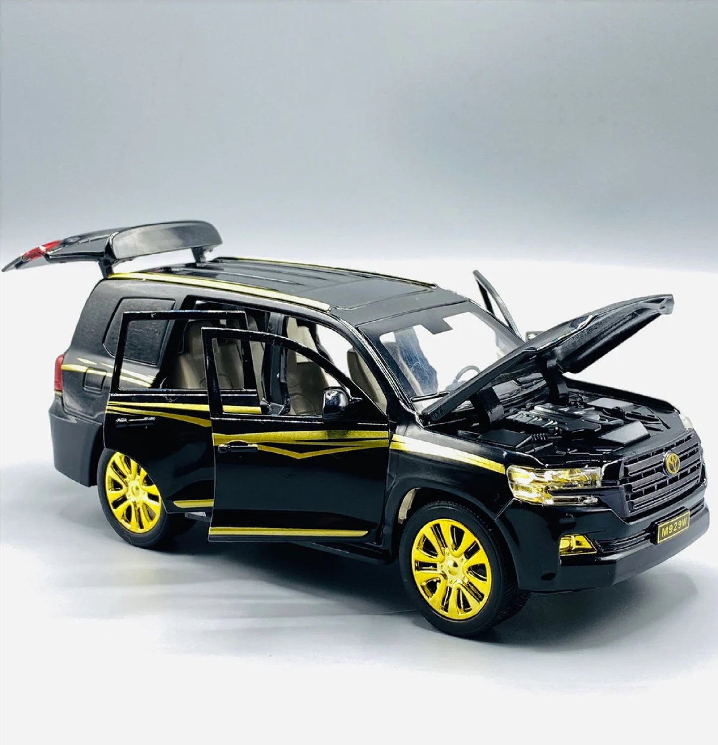 1:24 Toyota Land Cruiser VXR V8 Black and gold Die Cast Model Car